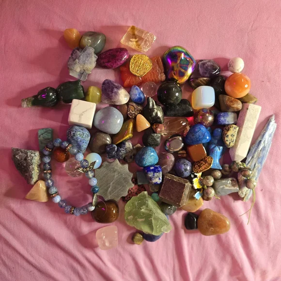 Assorted Gemstone Collection - Picture 1 of 3